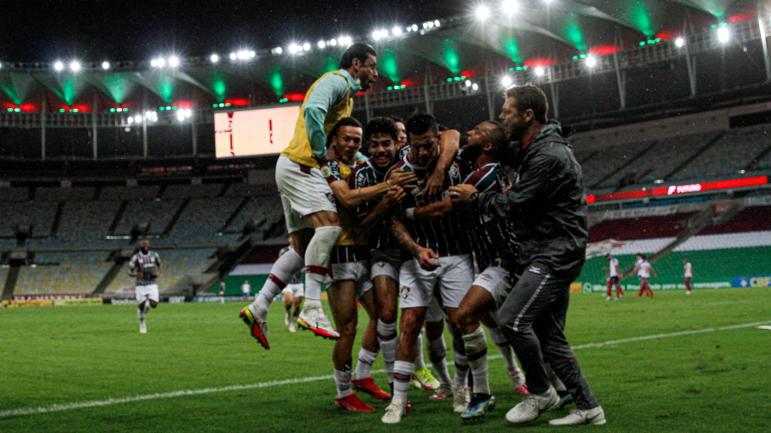 Fluminense foge do Z-4 e conquista primeira vitória depois de seis jogos
