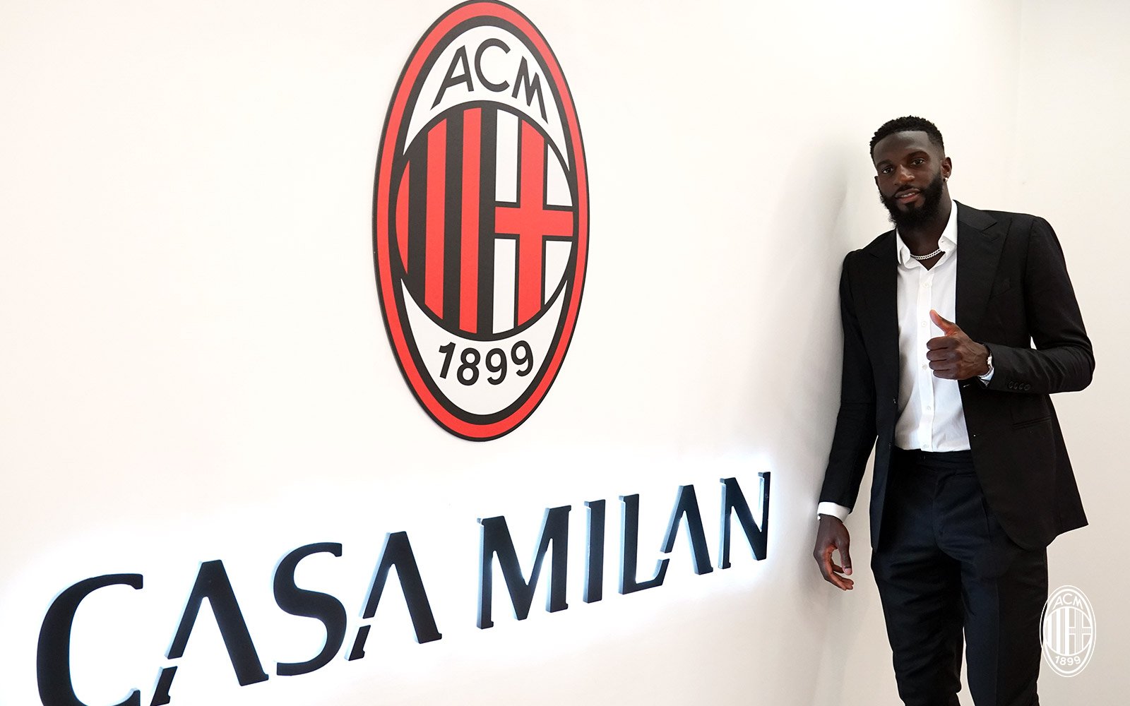 Milan anuncia a contratação empréstimo de Tiémoué Bakayoko, do Chelsea