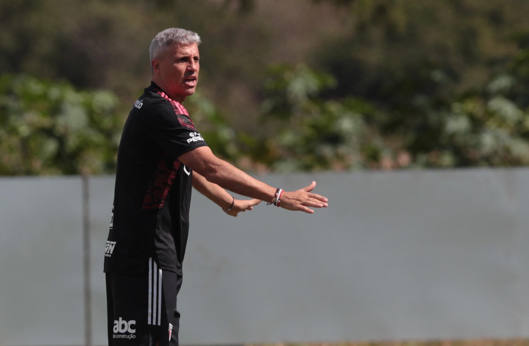 Treino do São Paulo: atacante desfalca equipe e zagueiro pode voltar contra Athletico-PR; veja provável escalação