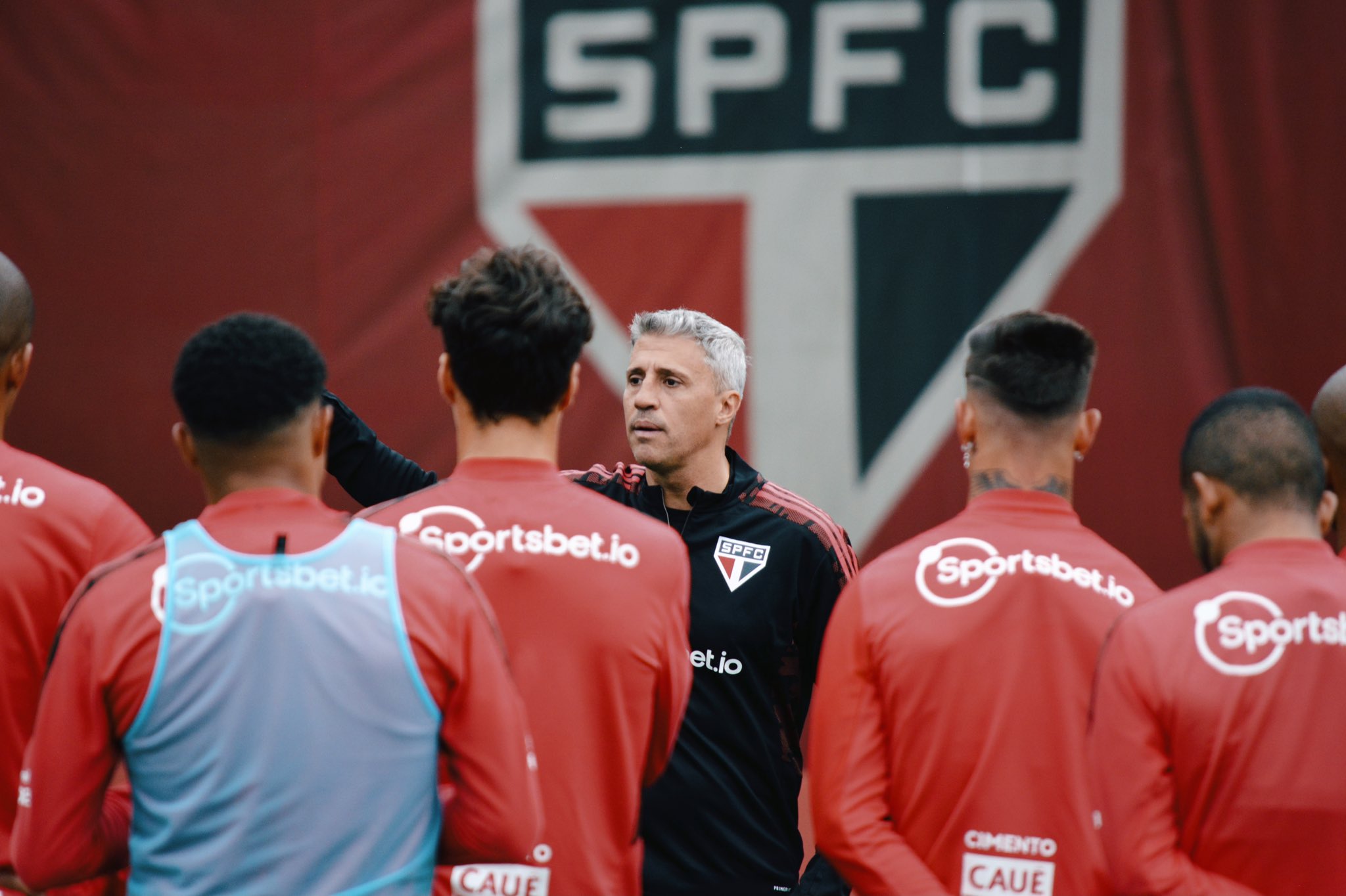 Visando melhorar o ataque no Brasileirão, São Paulo terá novas opções no setor diante do Sport