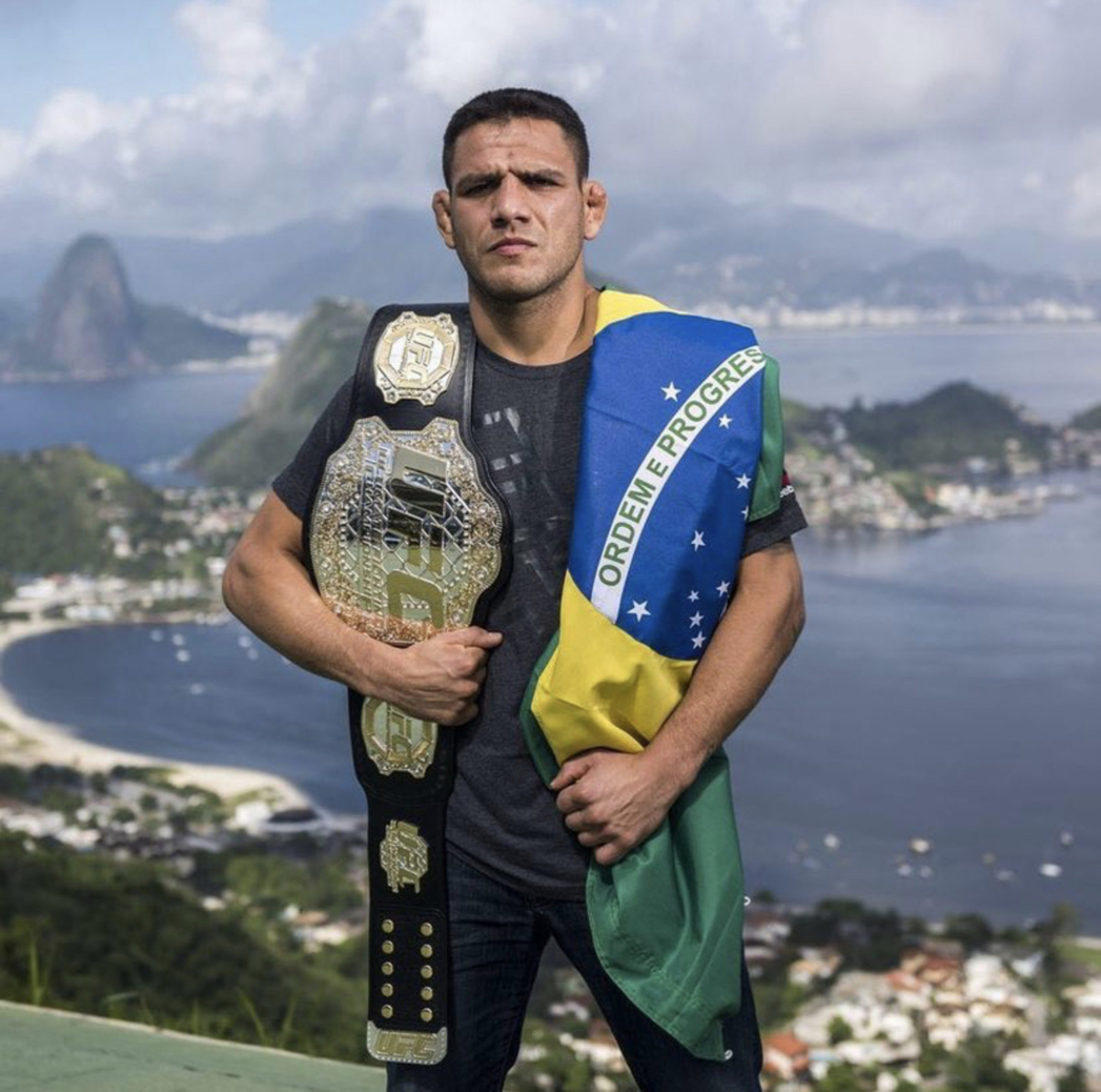 Rafael dos Anjos enfrenta Islam Makhachev no UFC 267