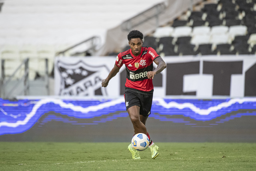Atuações ENM: Vitinho é o melhor do Flamengo em empate com o Ceará no Castelão; veja notas