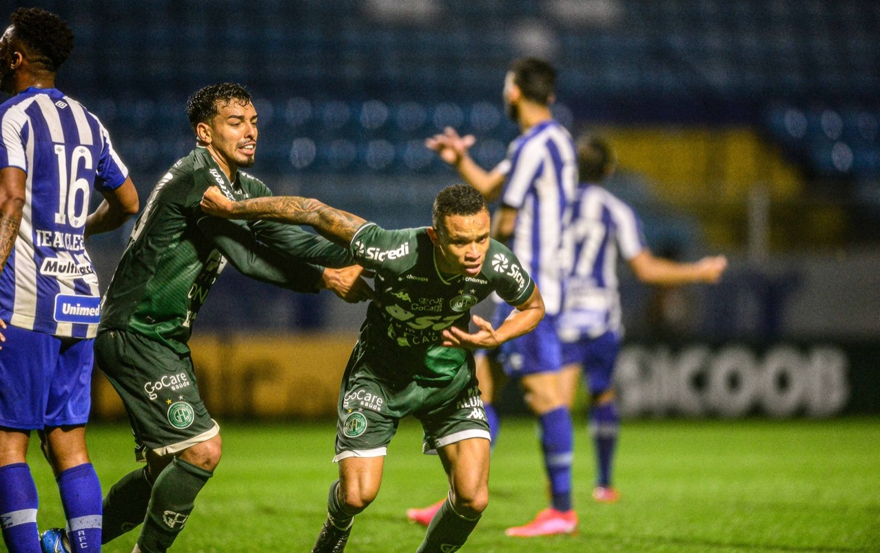 Guarani vence Avaí com gols nos acréscimos e retorna ao G4 na Série B