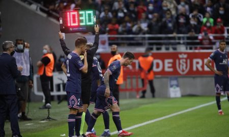 Messi estreia e Mbappé marca na vitória de PSG