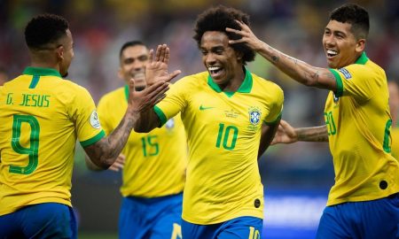Willian, novo reforço do Corinthians, atuando pelo Brasil