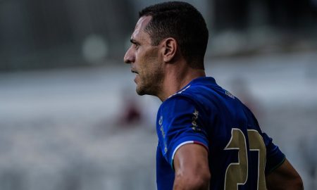 Rômulo fala de nova posição com Luxemburgo no Cruzeiro: 'Posso render bem mais'