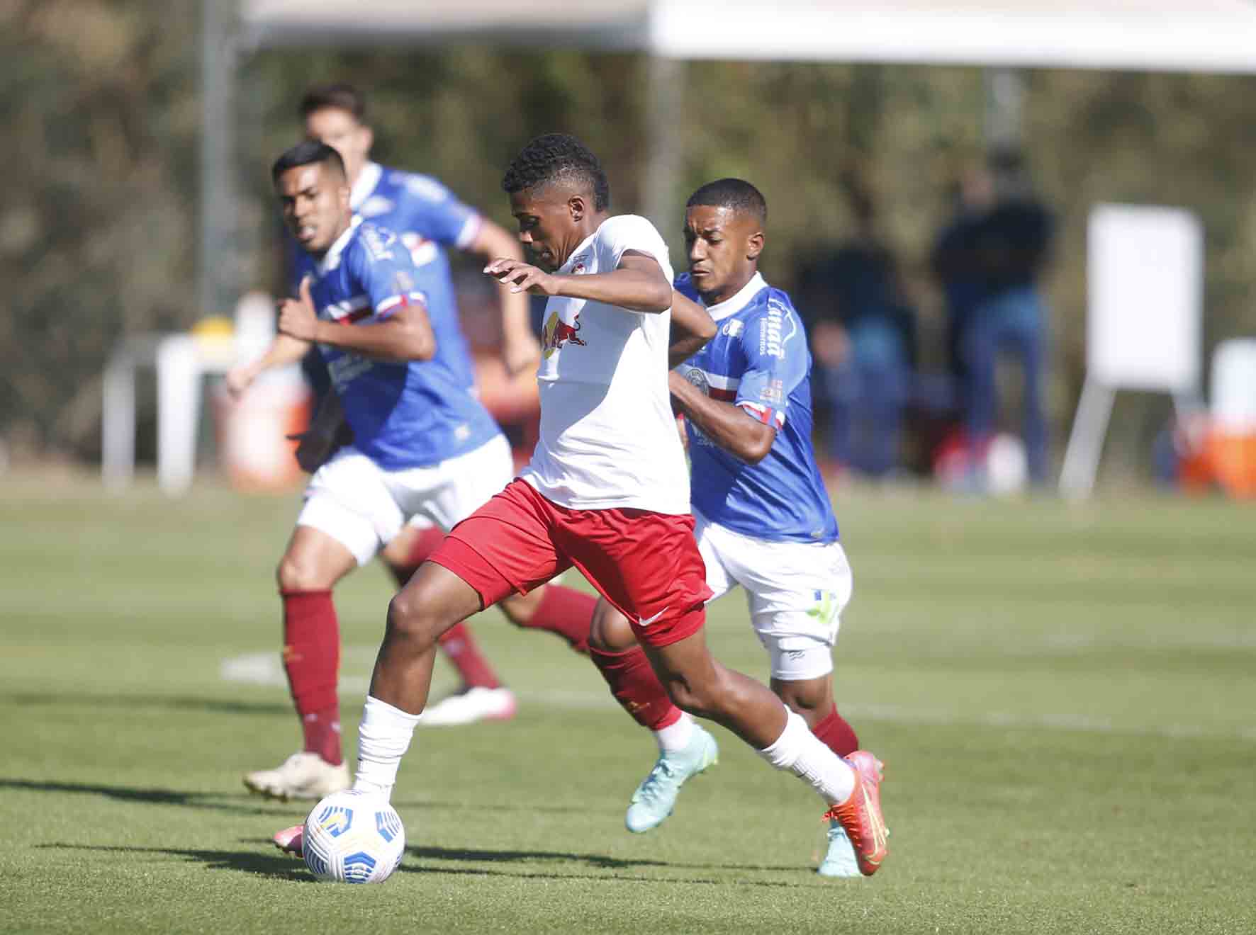 Bruninho atuando pelo RB Bragantino no Brasileirão de Aspirantes. Foto: Fernando Roberto/Red Bull Bragantino