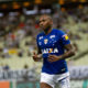 Sassá se recupera de lesão e volta para o futebol português; atacante não segue no Cruzeiro