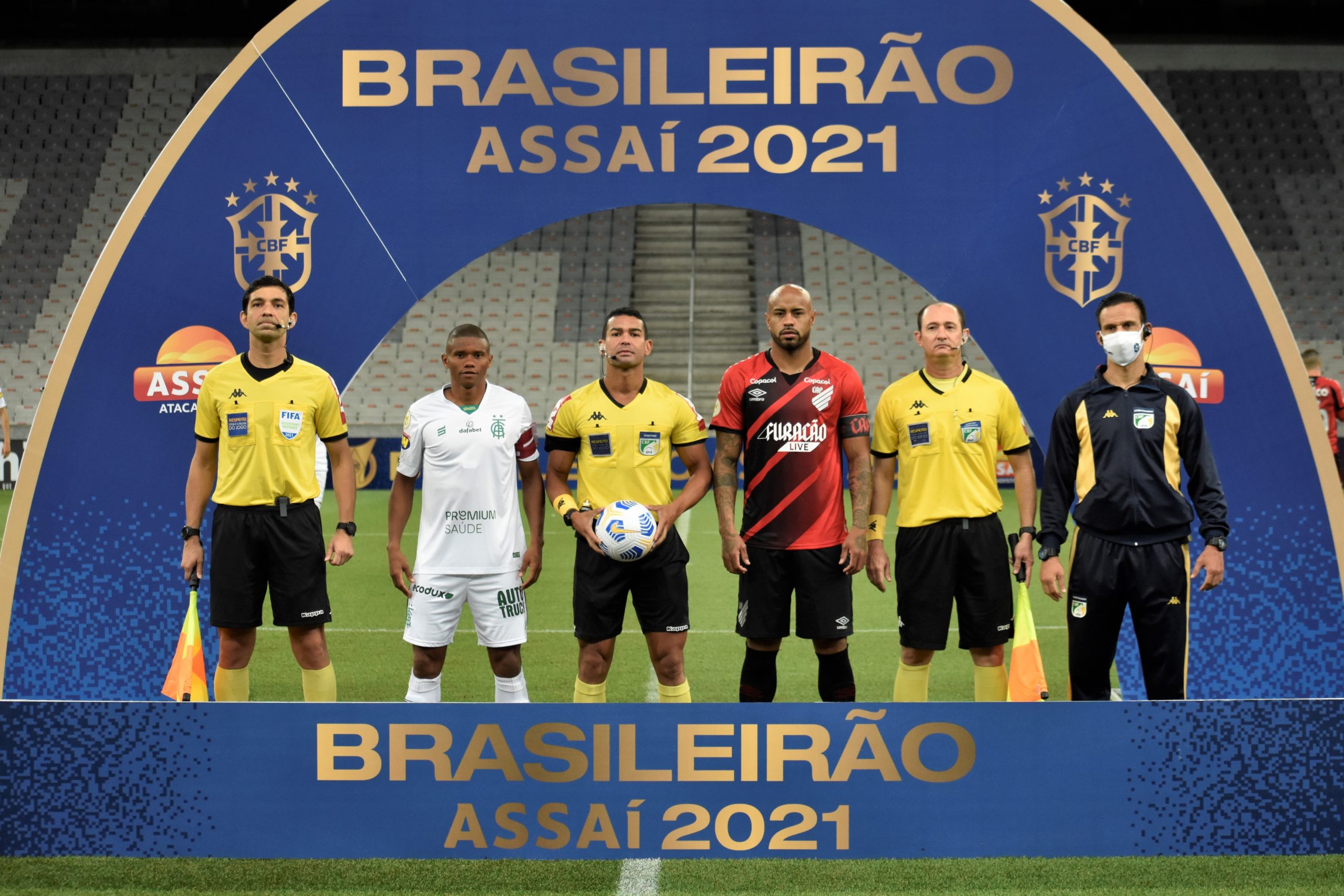 Mais uma vez: jogo entre América-MG e Athletico-PR não terá transmissão no Brasil