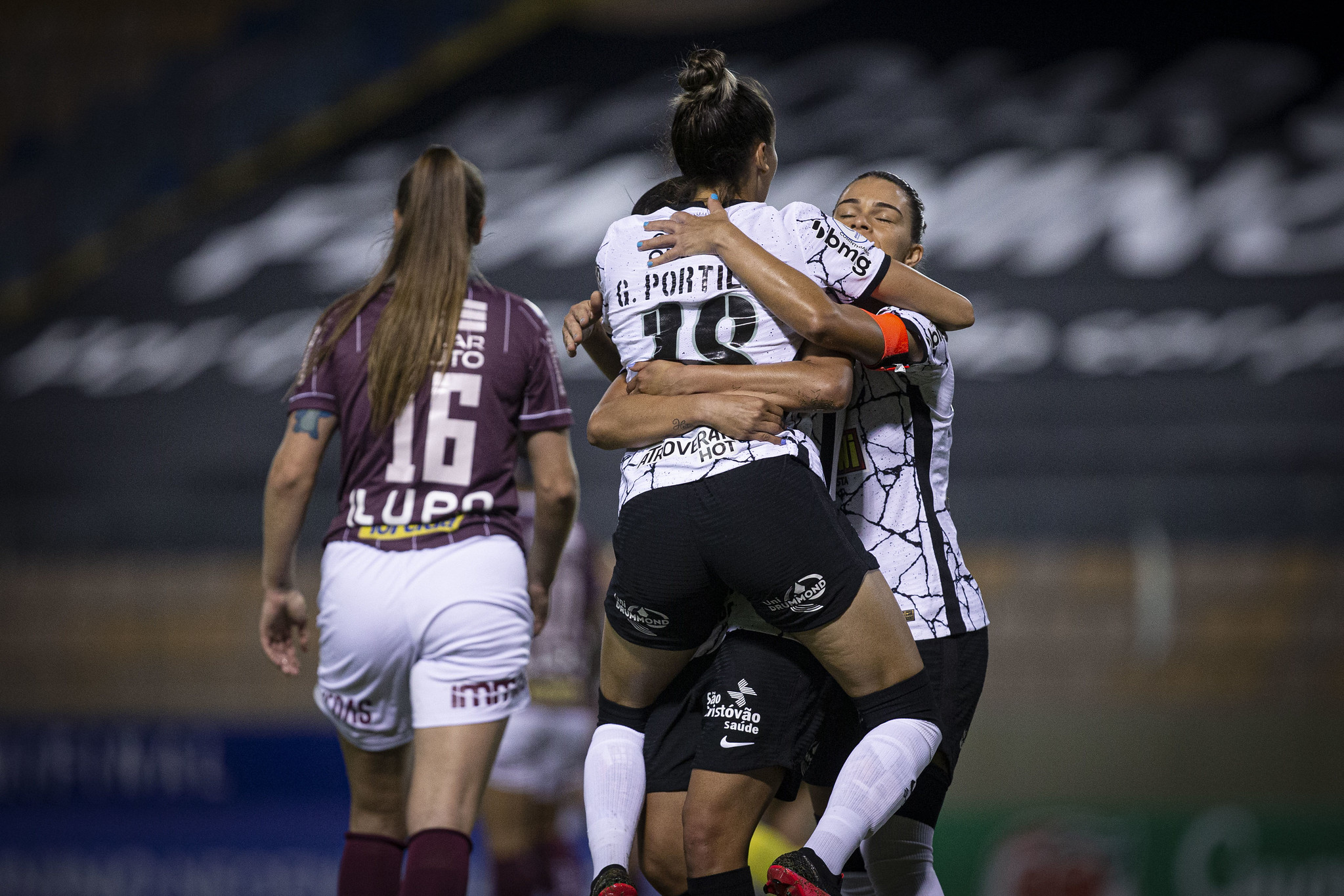 Corinthians vence Palmeiras no jogo de ida e abre vantagem na semifinal do Paulista  feminino