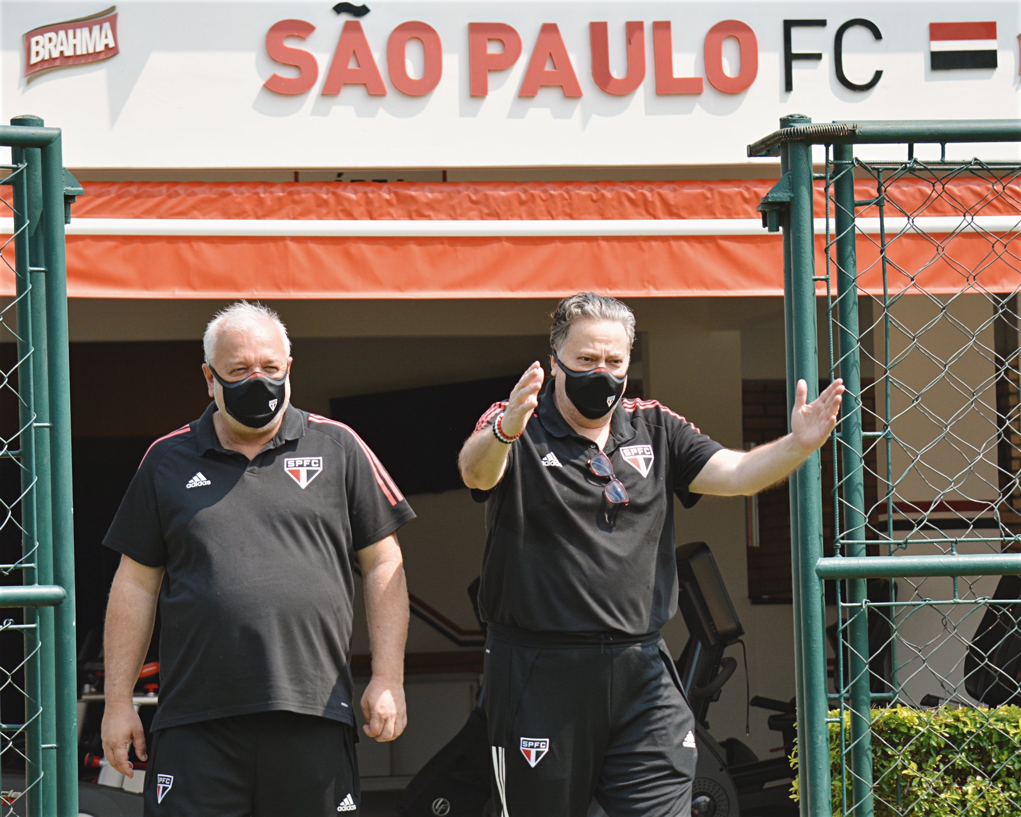 Fica ou não? Diretoria do São Paulo fala sobre situação de Crespo após jogo contra Fortaleza