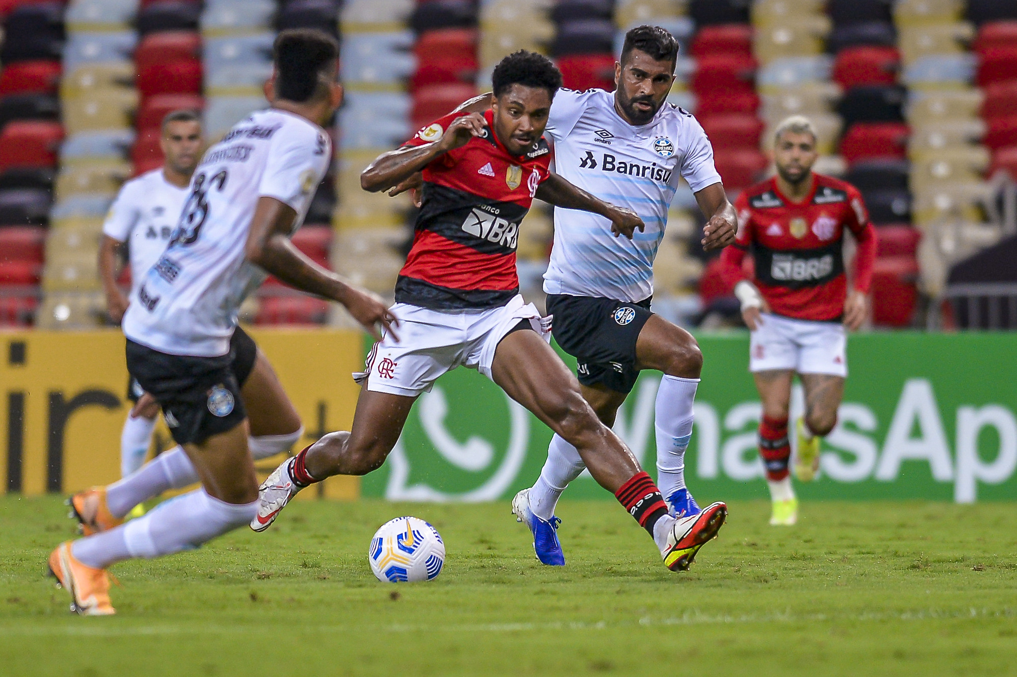 Flamengo joga mal e perde para o Grêmio