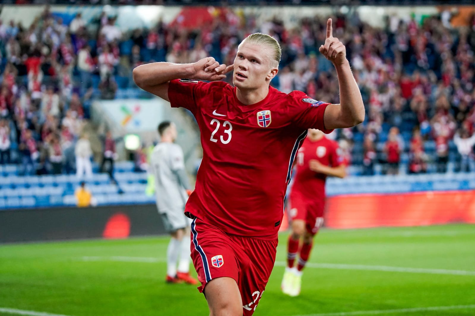 Haaland marca hat-trick pela Noruega