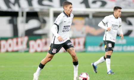 Gabriel Pereira volta a receber chances no Corinthians após três meses