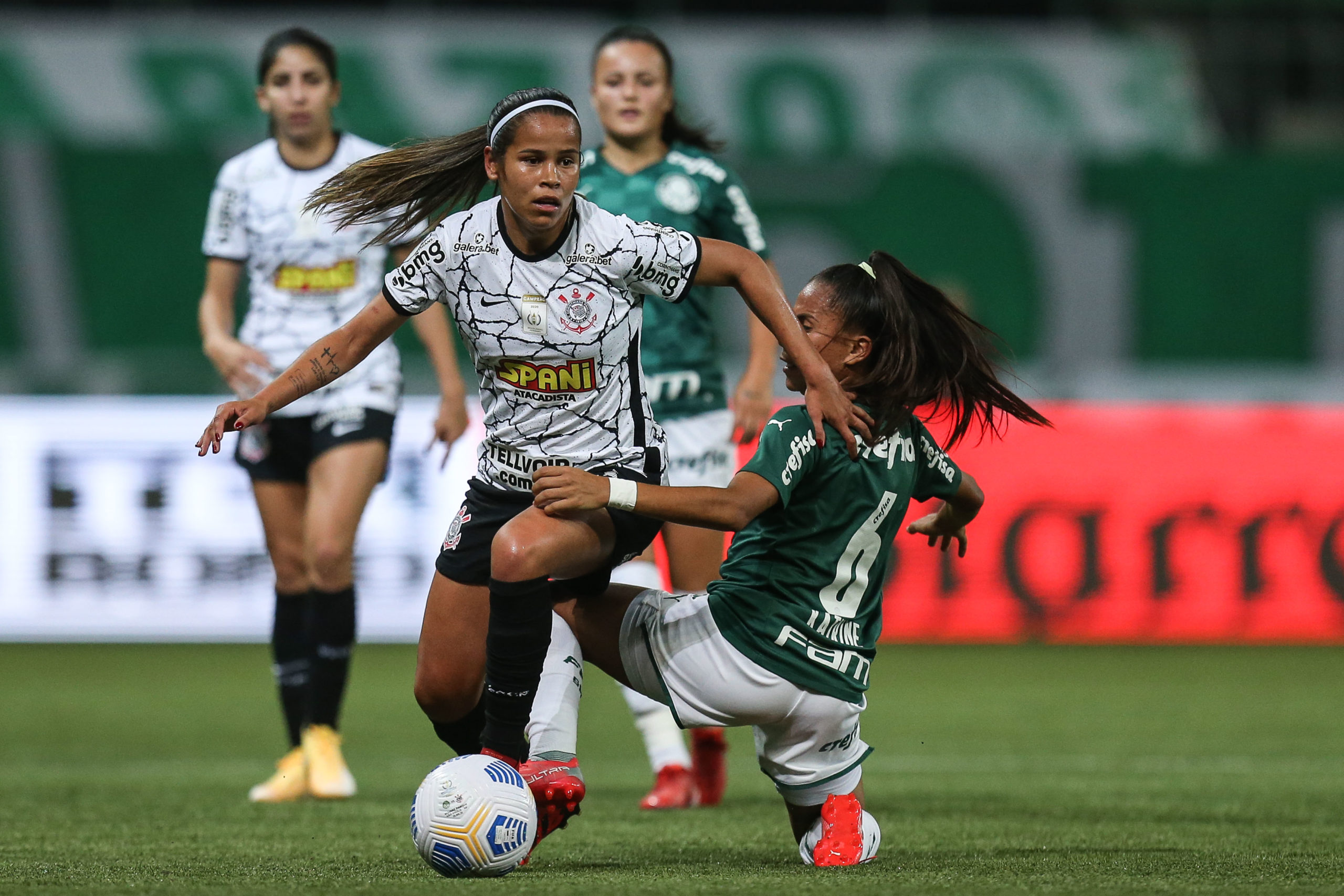 Corinthians e Palmeiras no primeiro jogo das finais do Brasileirão Feminino