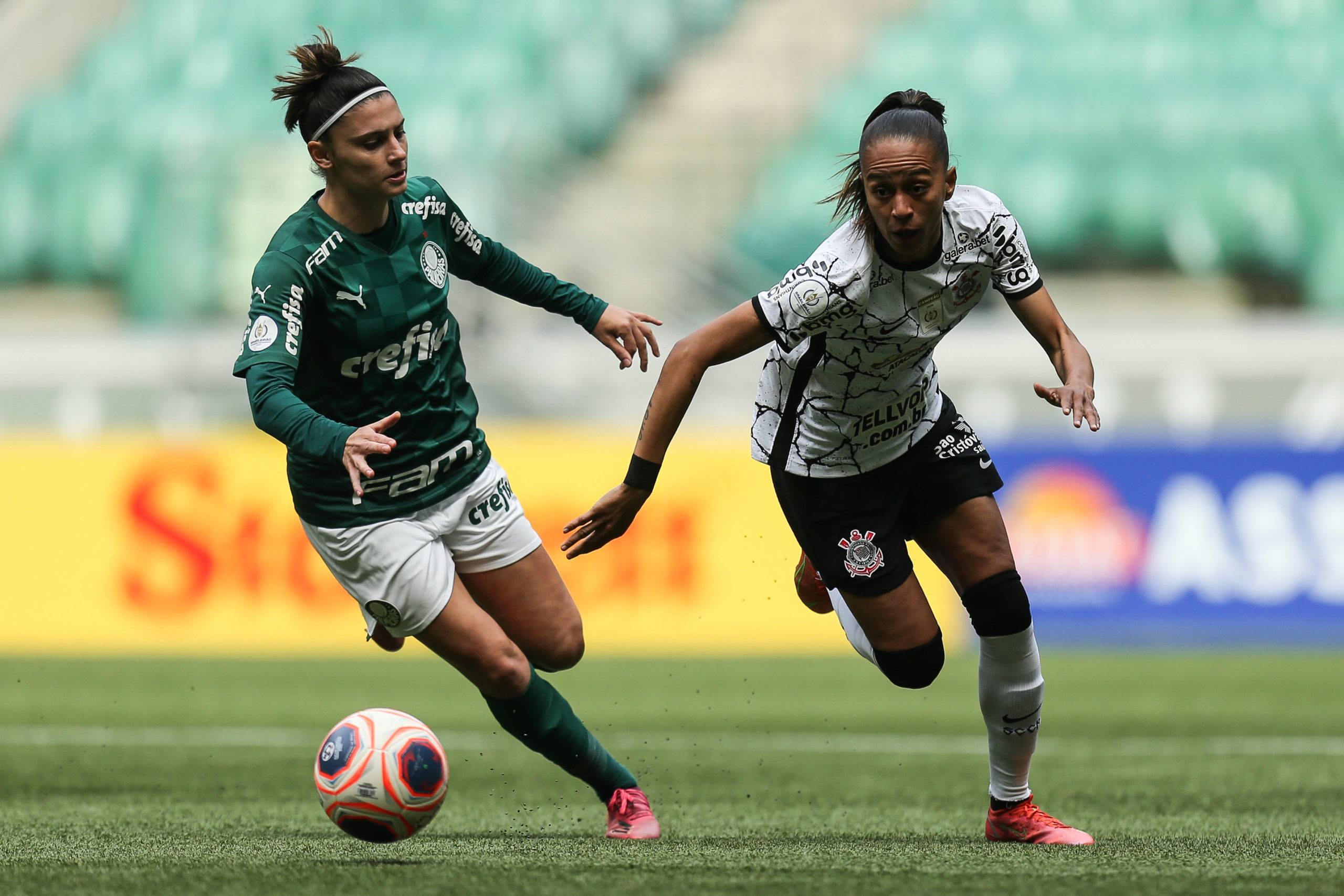 Corinthians e Palmeiras se enfrentando antes da final do Brasileirão Feminino