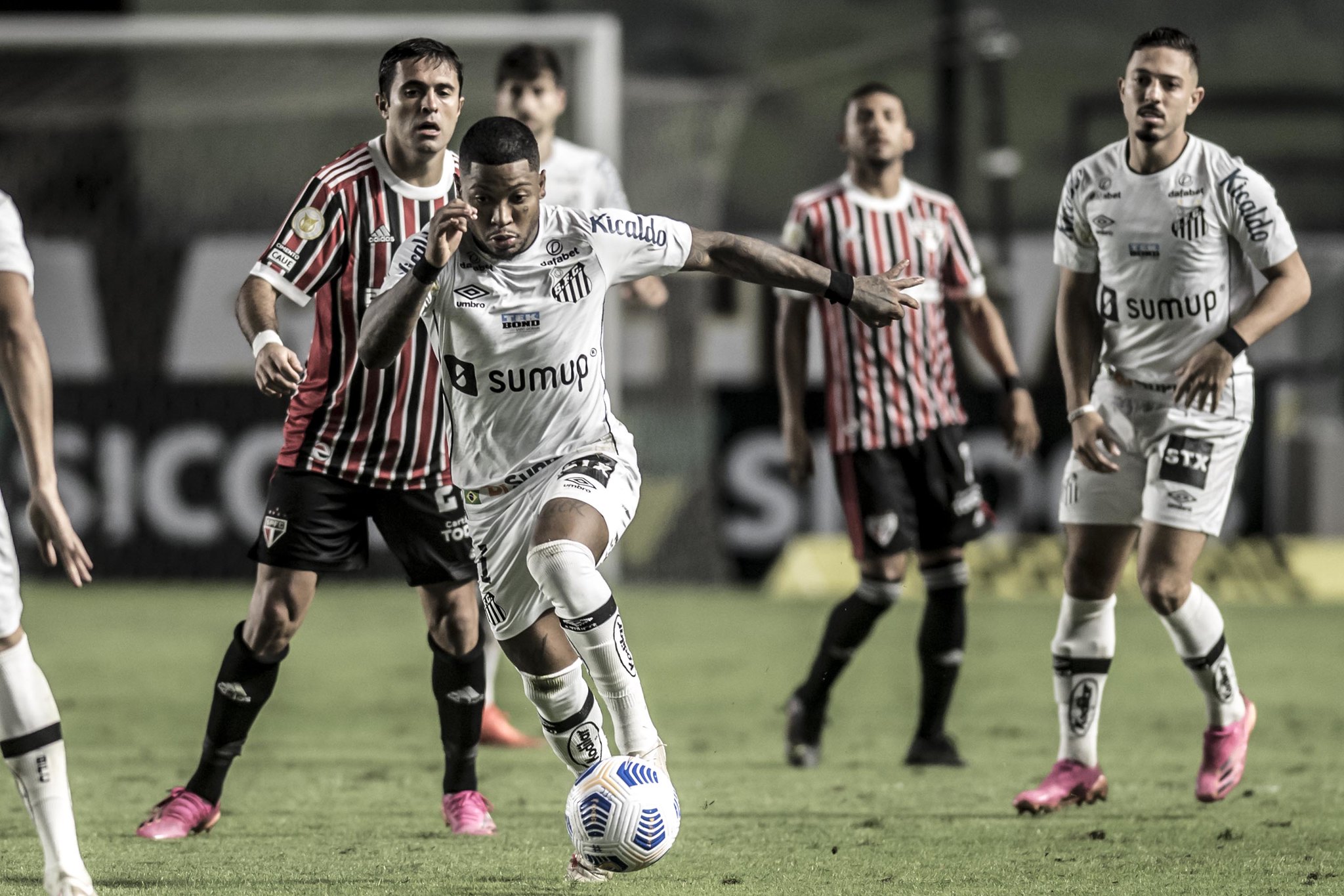 Marinho jogando pelo Santos no último SanSão