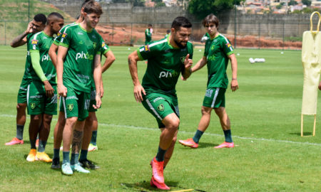 América-MG treina em Belo Horizonte e embarca para Santos
