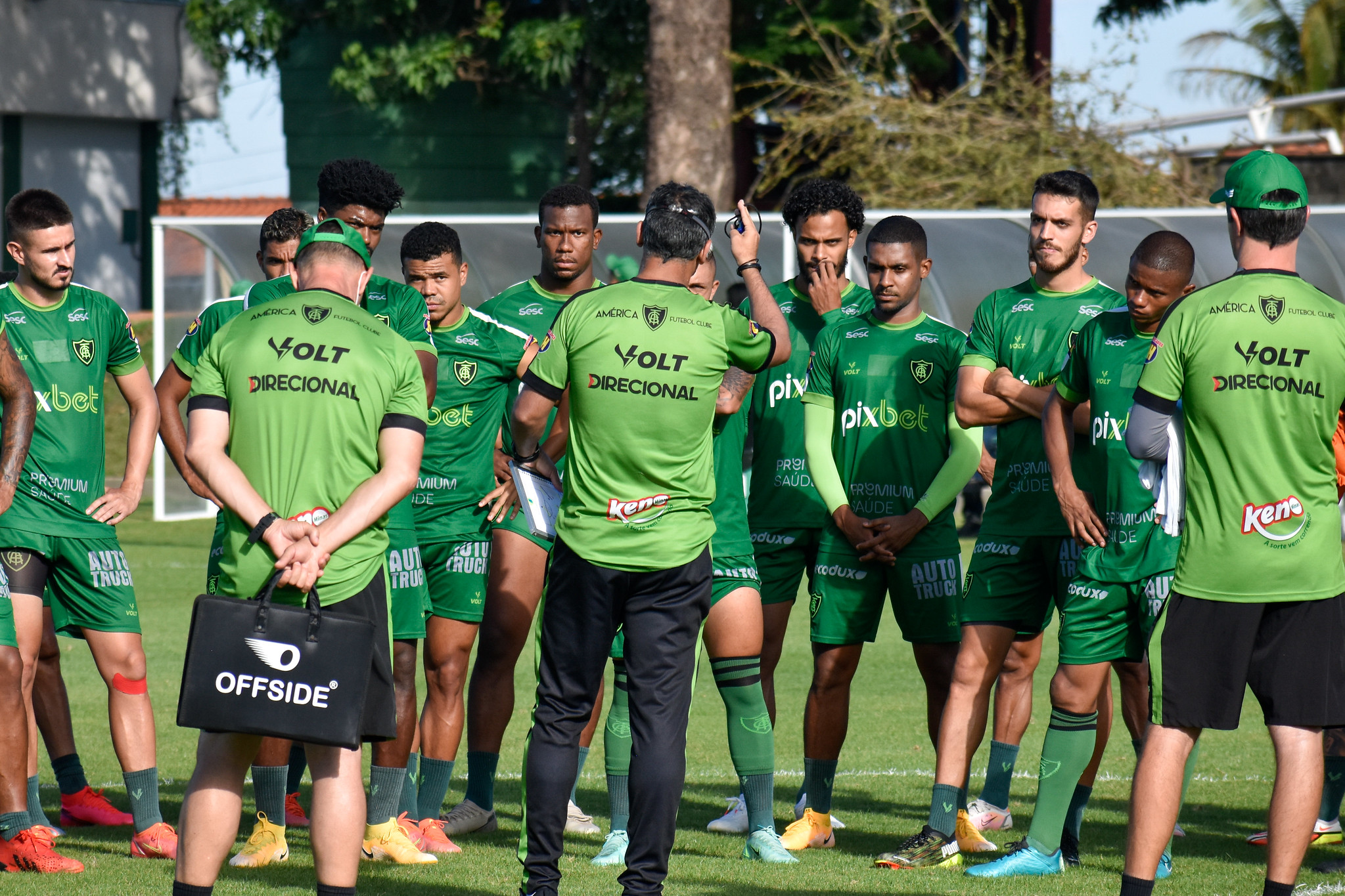 América-MG trabalha forte para bater o Fortaleza