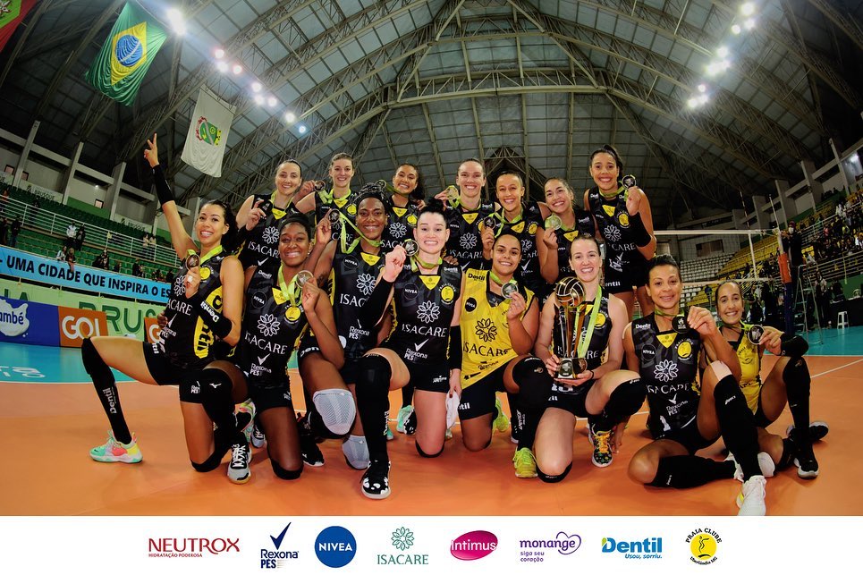 Praia Clube vence no tie-break e é campeão do Sul-Americano Feminino de  Vôlei