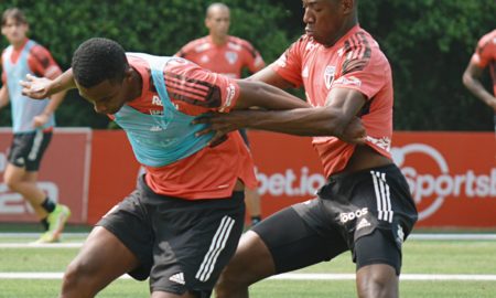 Léo projeta jogo do São Paulo contra Chape: ‘Tudo foi trabalhado, agora é colocar em prática’