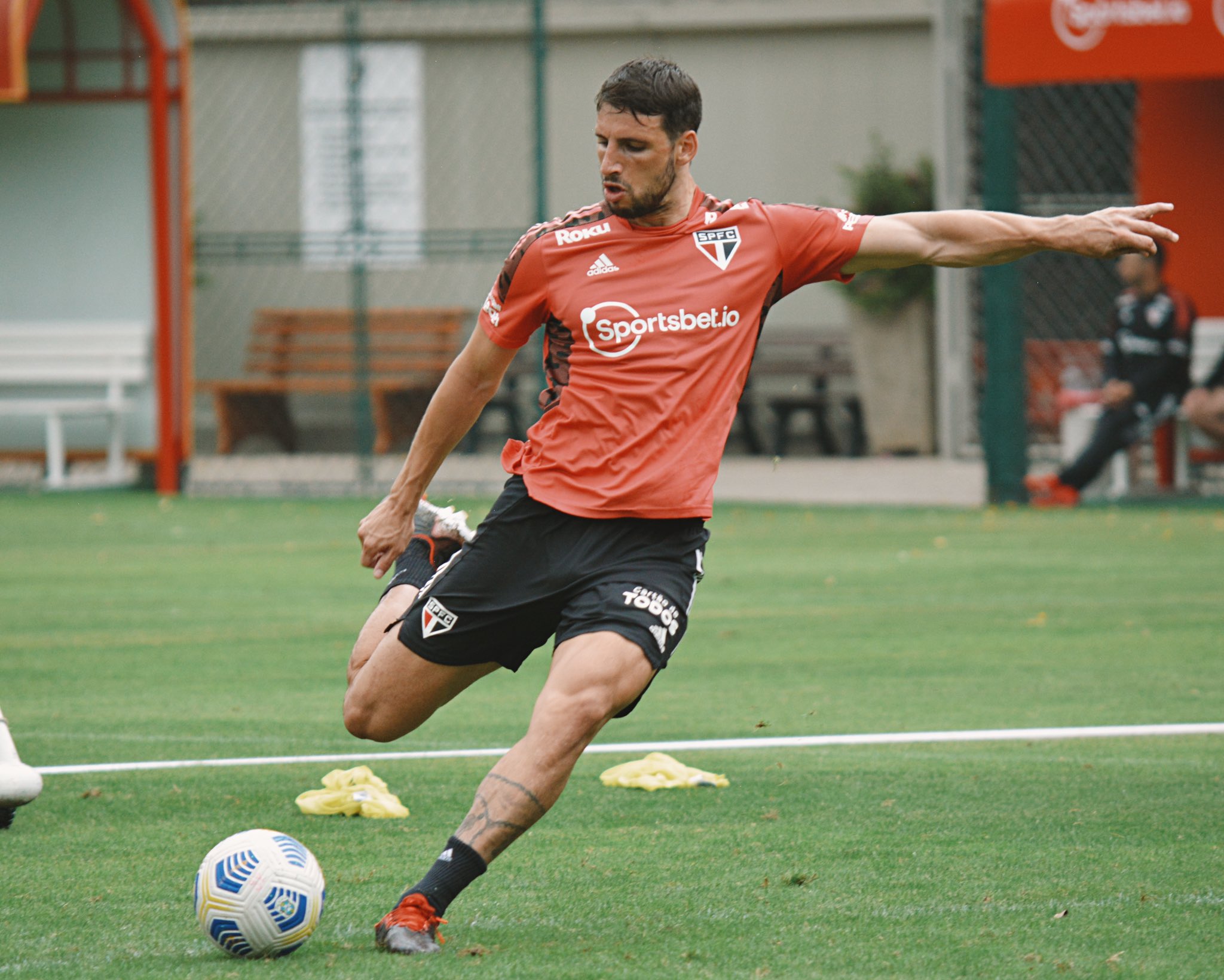 Treino do São Paulo: Crespo deve ter reforço como titular e desfalque; veja provável escalação