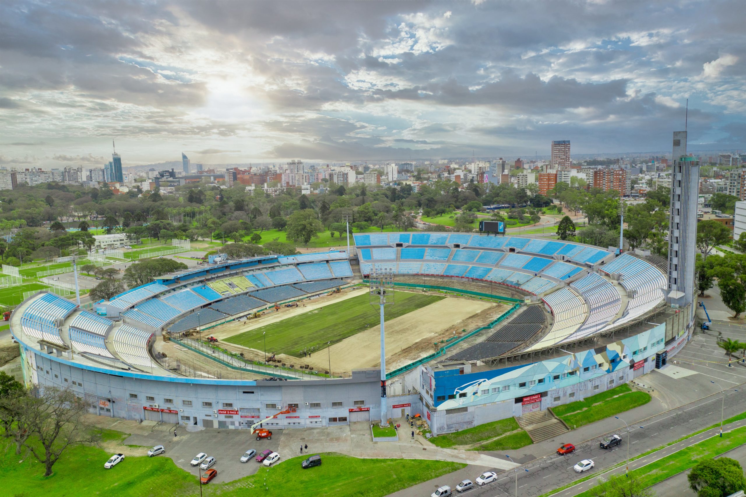 Estádio Centenário visto de cima e sendo reformado