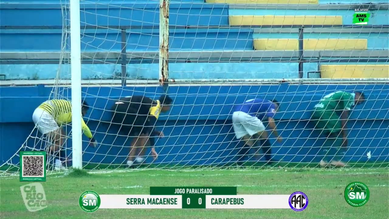 Tiroteio interrompe partida de futebol em Macaé; veja vídeo