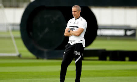 Sylvinho em treino do Corinthians