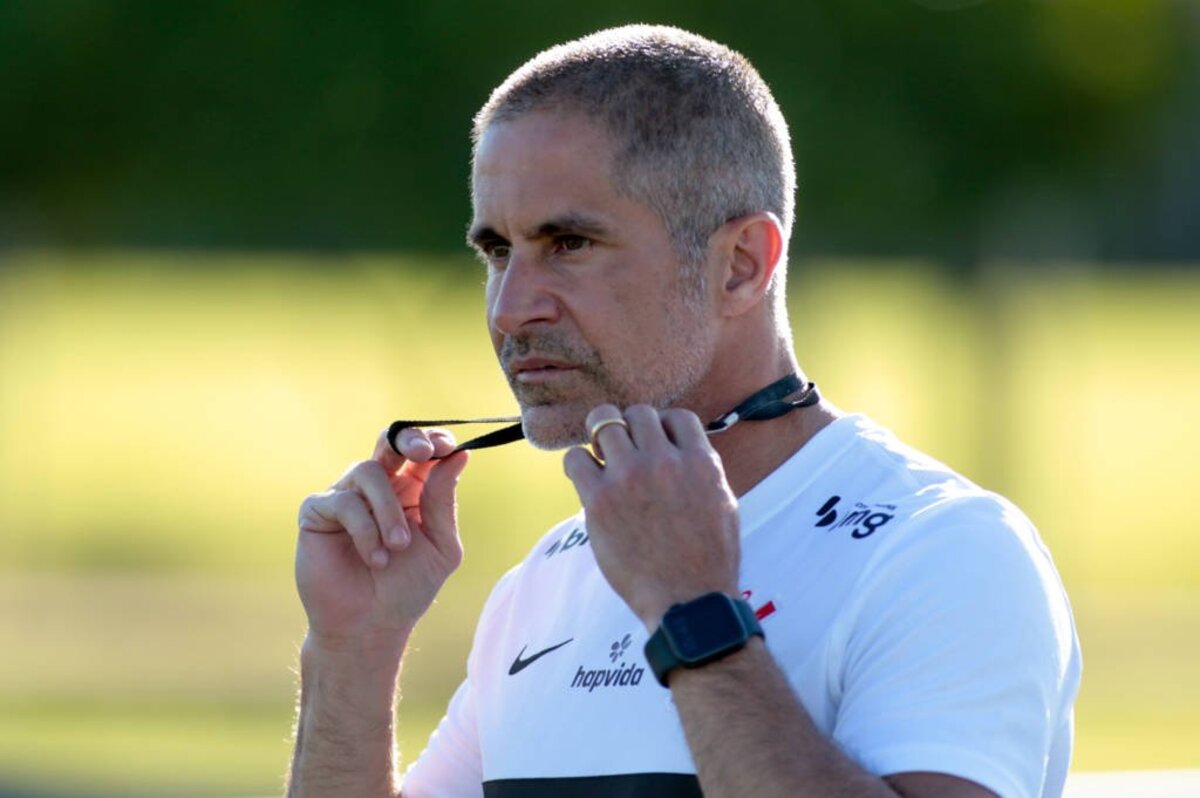 Sylvinho elogia entrega do Corinthians: “Não merecíamos a derrota