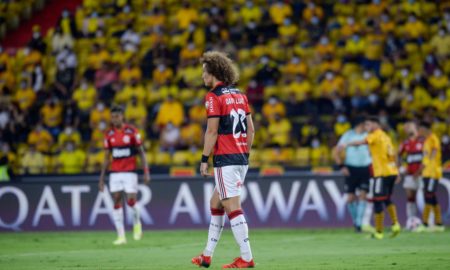 Flamengo confirma lesão de David Luiz