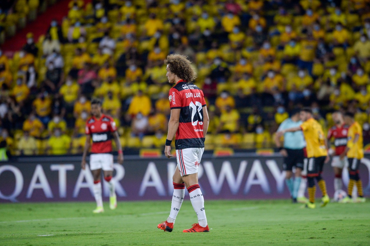Flamengo confirma lesão de David Luiz
