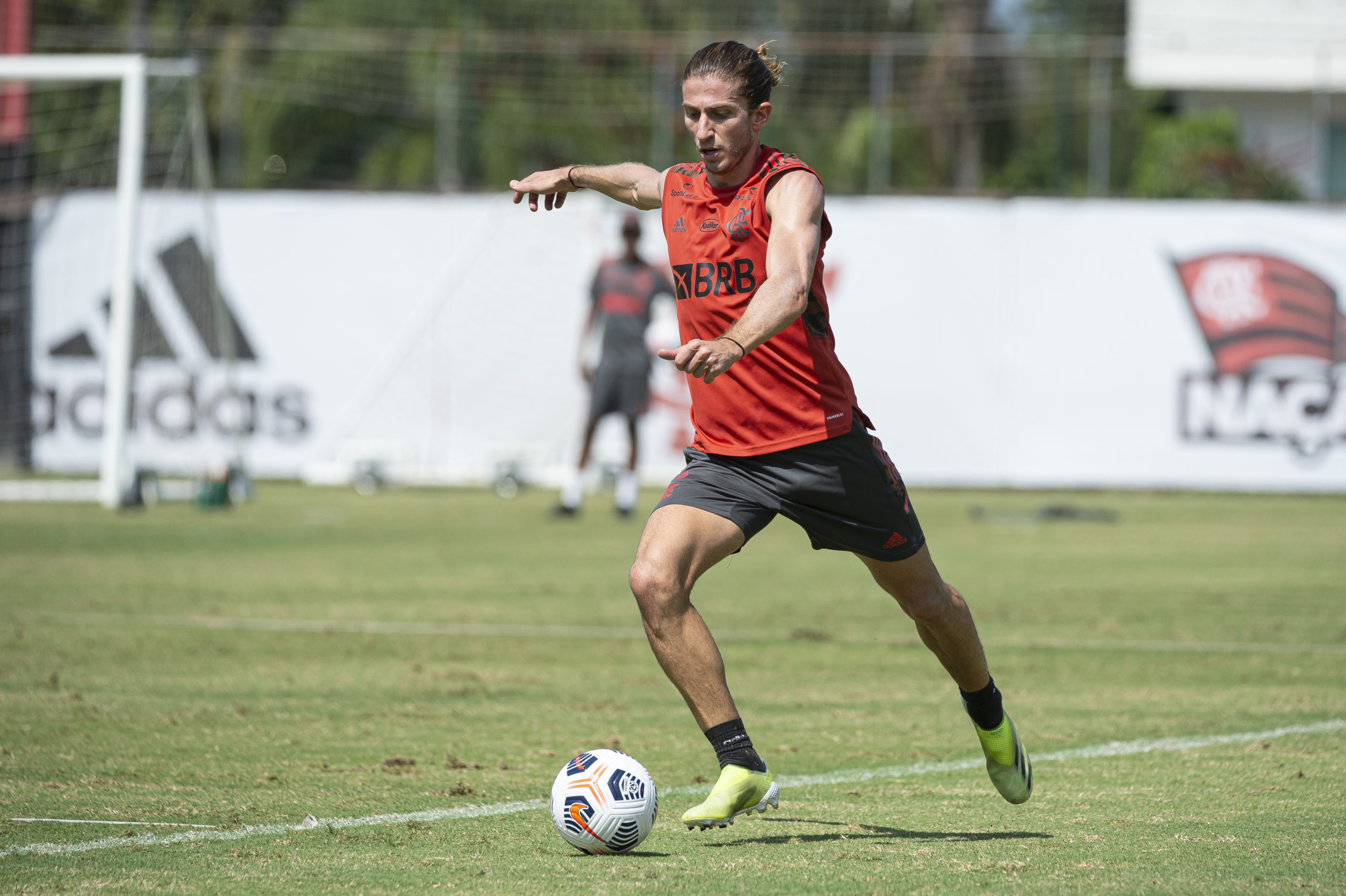 Mais desfalques! Flamengo confirma lesões de Filipe Luís e Diego Ribas