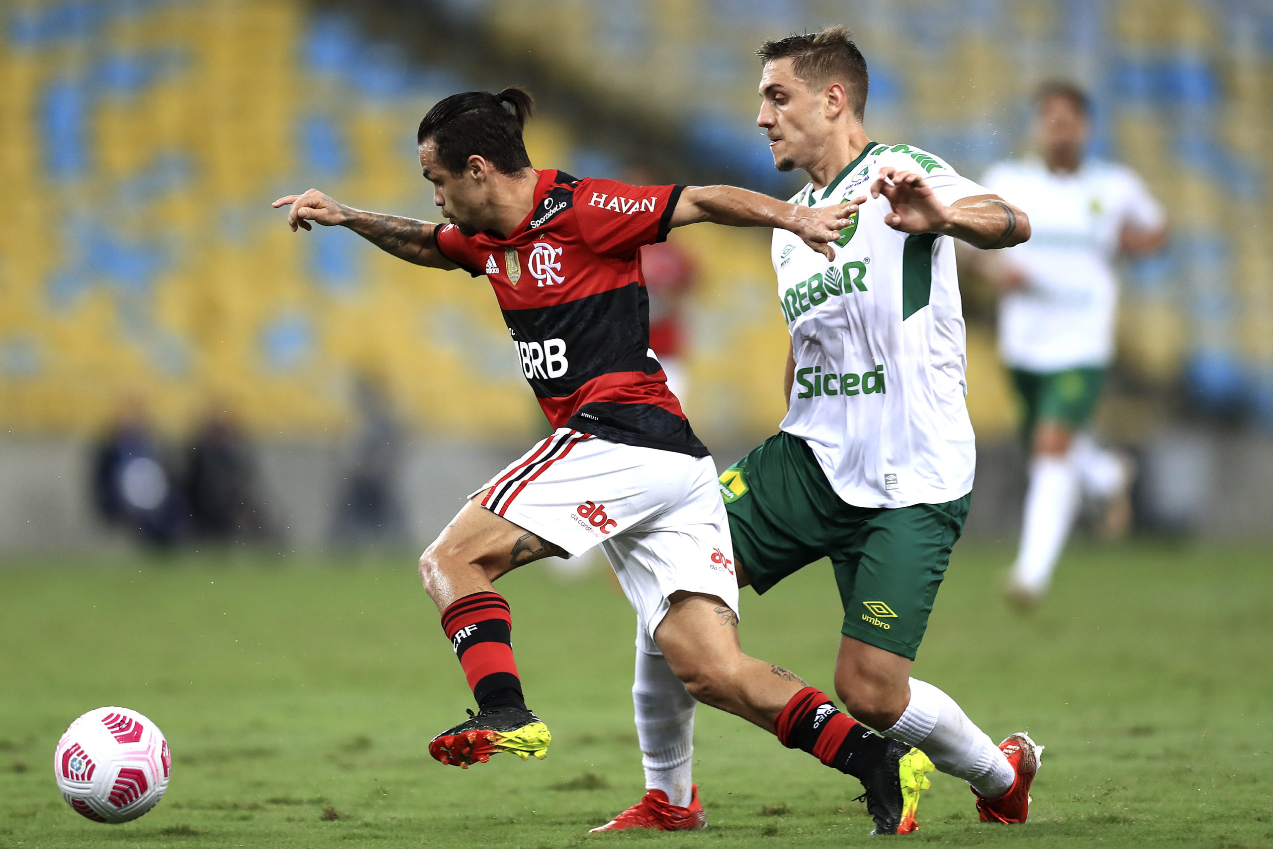 Com polêmica em gol anulado, Flamengo e Cuiabá empatam sem gols no Maracanã