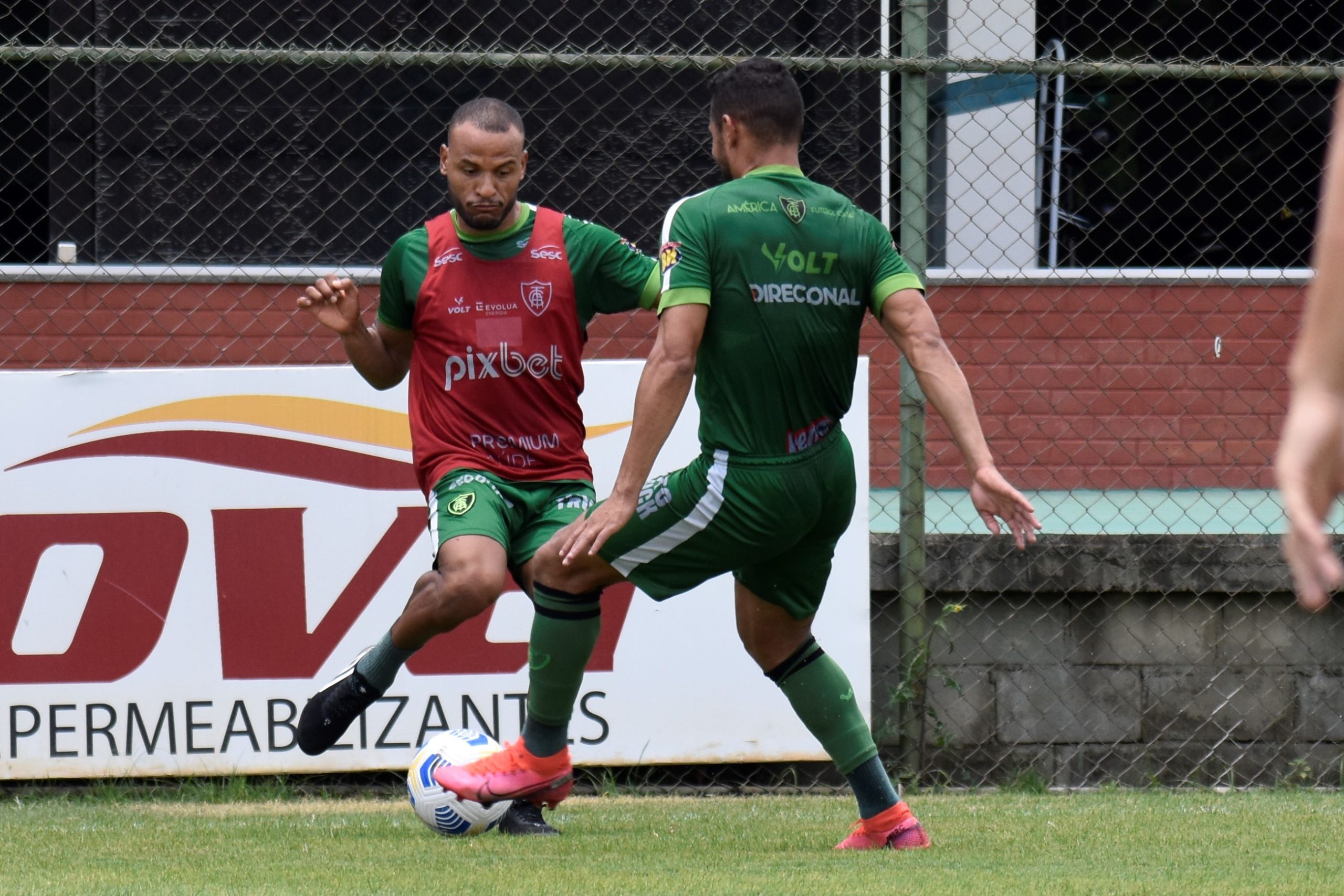 Tudo pronto! América-MG treina e encerra preparação para o clássico; veja provável escalação