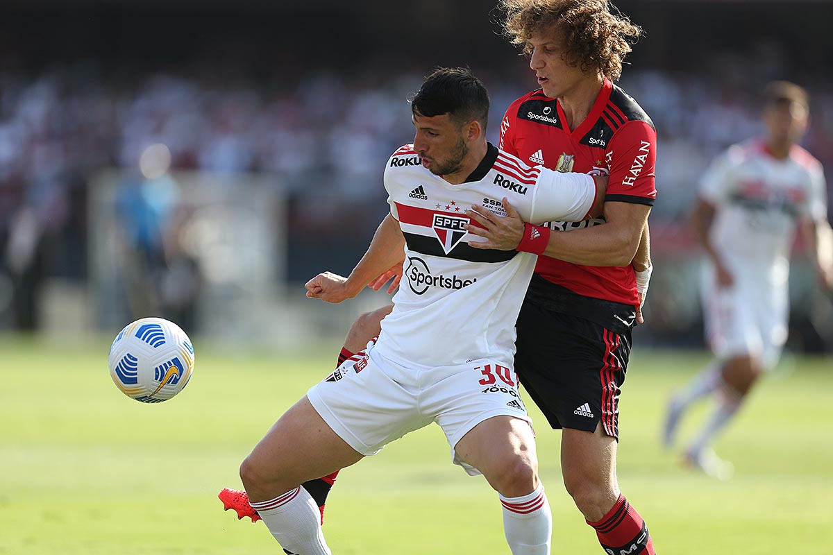 Calleri pede perdão após derrota para o Flamengo e manda recado à torcida do São Paulo