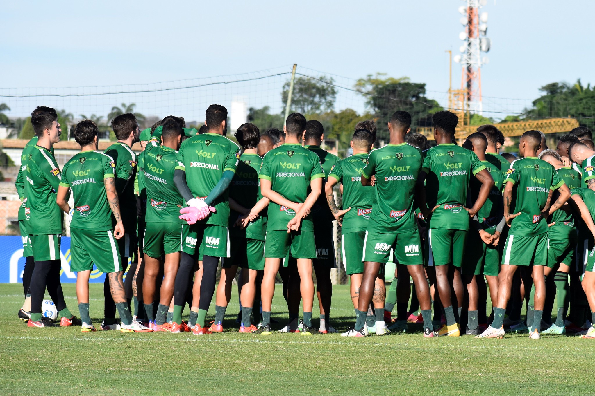 Pensando no Atético-GO, América-MG se reapresenta e treina forte