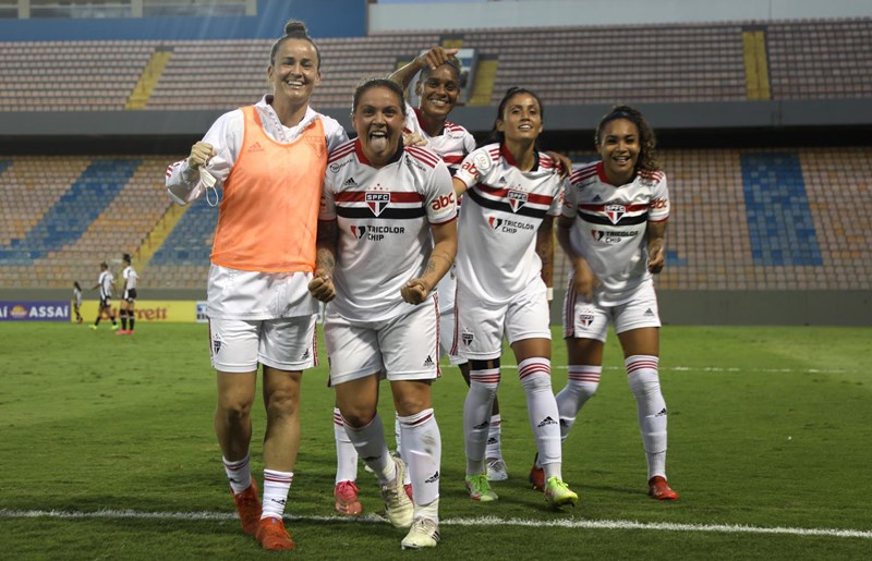 São Paulo goleia o Santos e encara o Corinthians na final do Paulistão Feminino