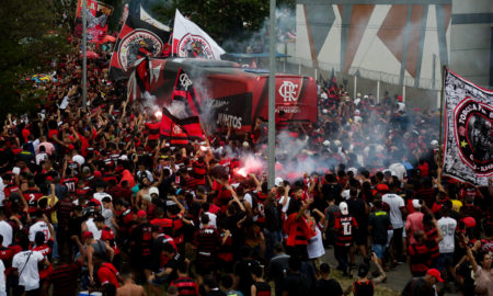 Do Ninho do Urubu ao Galeão, torcida do Flamengo apoia o time às vésperas da decisão em Montevidéu