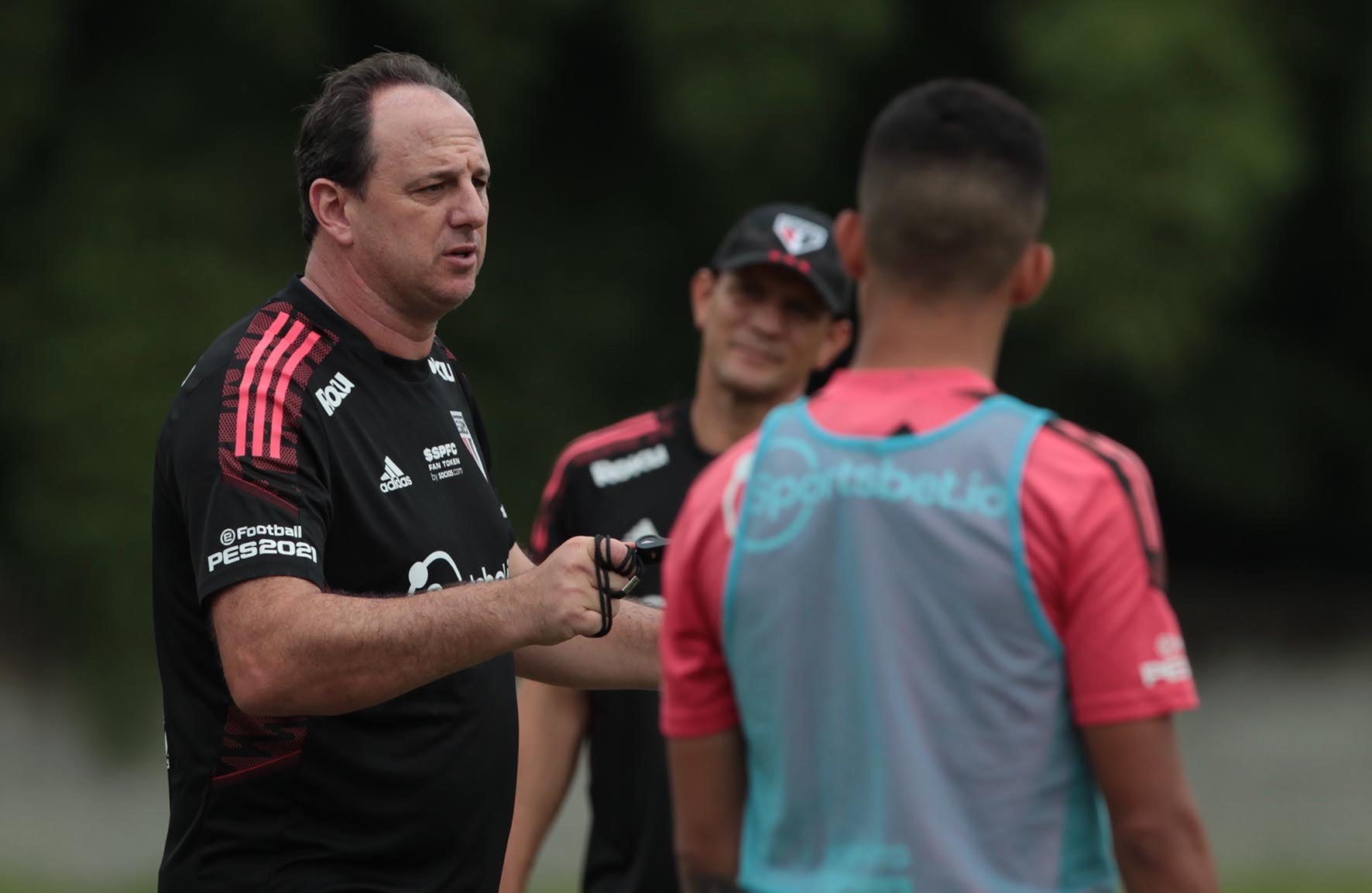 São Paulo realiza treino em Salvador antes de viajar para Fortaleza; veja como foi