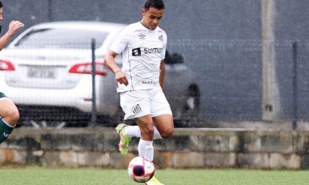 Fernandinho jogando pelo Santos
