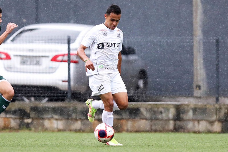 Fernandinho jogando pelo Santos