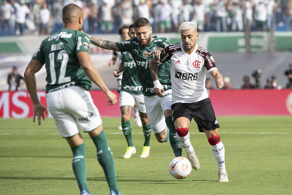 Veja comparação dos números de Flamengo e Palmeiras. FlaResenha