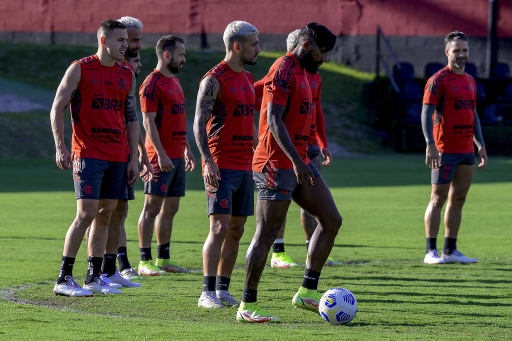 Flamengo divulga lista de relacionados para jogo contra o Ceará com ausência de cinco titulares