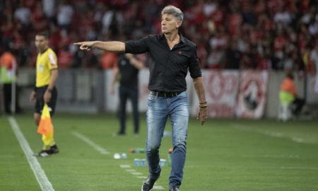 Renato Gaúcho elogia time e alfineta árbitros: ‘O Flamengo hoje não está disputando o título justamente pelos erros de arbitragem claríssimos’