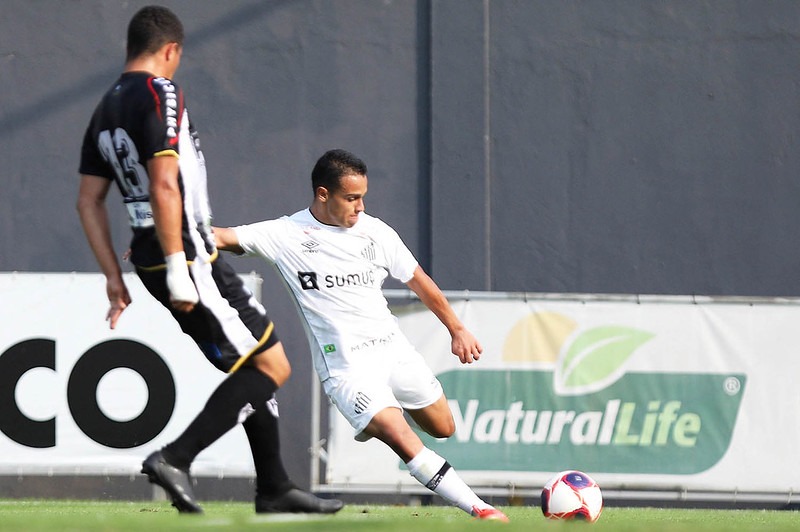 Fernandinho jogando pelo elenco sub-20 do Santos