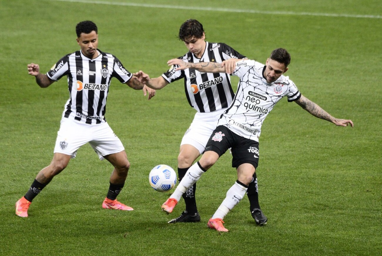 Corinthians enfrenta Atlético-MG de olho em marcas importantes no Brasileirão