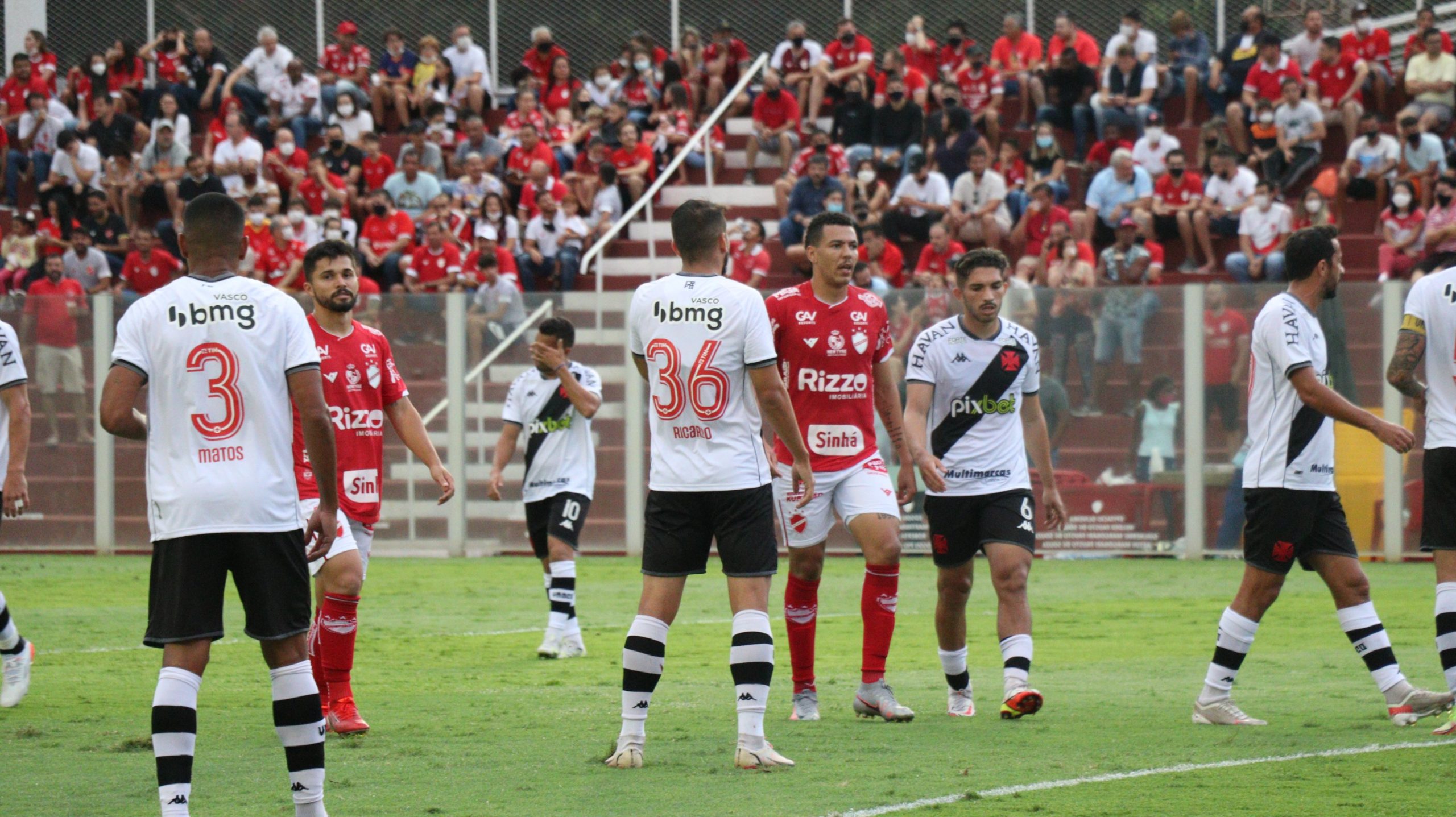 Vila Nova bate Vasco por 1 a 0 e volta a vencer após 13 jogos