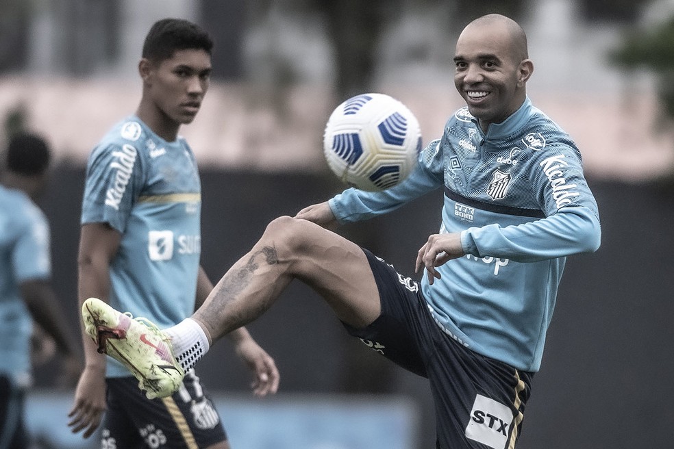 Reforços no Santos para 2022: saiba quem sai e quem (possivelmente) entra na equipe alvinegra no próximo ano