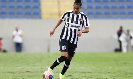 Amanda Gutierres jogando contra o São Paulo